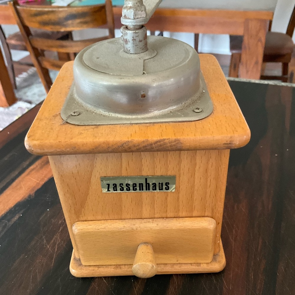 Vintage Zassenhaus manual coffee mill, made in Germany, 151